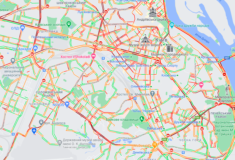 В Киеве образовались пробки из-за снегопада: карта